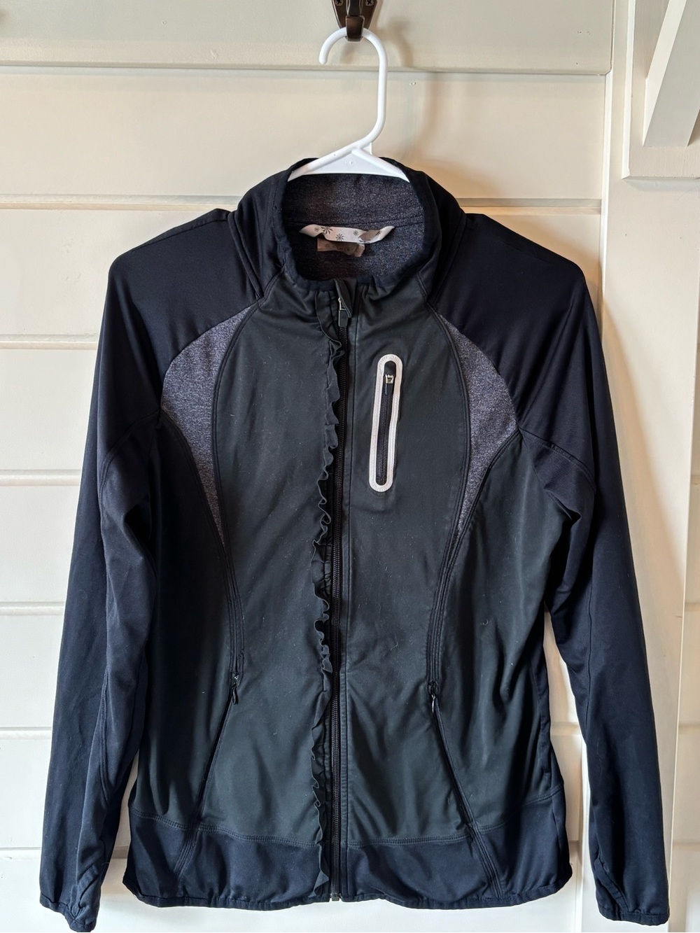 Athleta ‘Prevail Ruffle’ running black Zip Jacket thumb holes + pockets